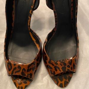 Hollywood Perp toe leopard print classic stilettos!